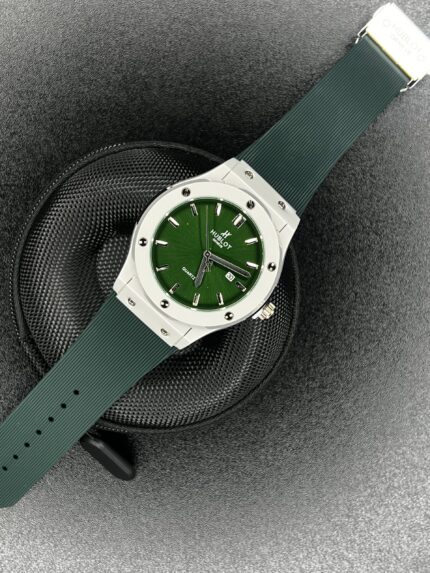 ▪️𝐇𝐮𝐛𝐥𝐨𝐭 Big Bang 𝐒𝐢𝐥𝐯𝐞𝐫 And Green 𝐃𝐚𝐢𝐥 𝐄𝐝𝐢𝐭𝐢𝐨𝐧 silicone belt 𝐀𝐀 𝐆𝐫𝐚𝐝𝐞⌚