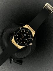 ▪️𝐇𝐮𝐛𝐥𝐨𝐭 Big Bang Gold And 𝐁𝐥𝐚𝐜𝐤 𝐃𝐚𝐢𝐥 𝐄𝐝𝐢𝐭𝐢𝐨𝐧 silicone belt 𝐀𝐀 𝐆𝐫𝐚𝐝𝐞⌚