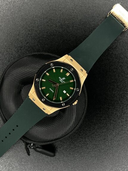 ▪️𝐇𝐮𝐛𝐥𝐨𝐭 Big Bang 𝐁𝐥𝐚𝐜𝐤 Gold and Green𝐃𝐚𝐢𝐥 𝐄𝐝𝐢𝐭𝐢𝐨𝐧 silicone belt 𝐀𝐀 𝐆𝐫𝐚𝐝𝐞⌚