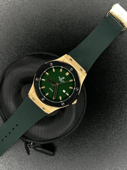 ▪️𝐇𝐮𝐛𝐥𝐨𝐭 Big Bang 𝐁𝐥𝐚𝐜𝐤 Gold and Green𝐃𝐚𝐢𝐥 𝐄𝐝𝐢𝐭𝐢𝐨𝐧 silicone belt 𝐀𝐀 𝐆𝐫𝐚𝐝𝐞⌚