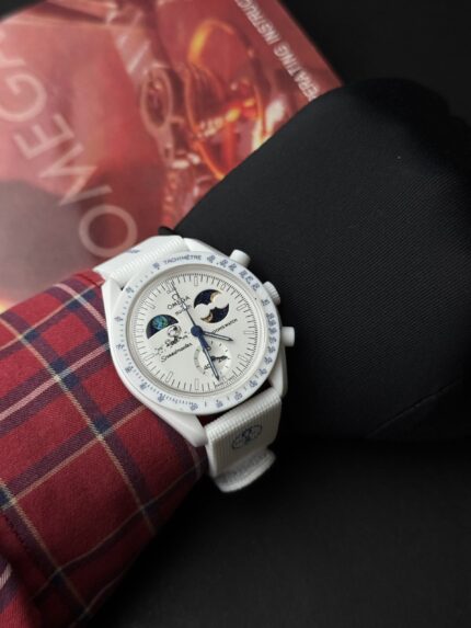OMEGA X SWATCH MOONSWATCH – SNOOPY MOONPHASE EDITION