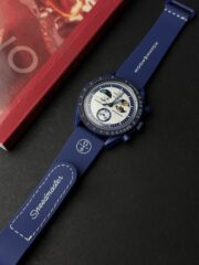 OMEGA X SWATCH MOONSWATCH – SNOOPY MOONPHASE EDITION - Image 2