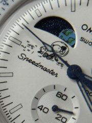 OMEGA X SWATCH MOONSWATCH – SNOOPY MOONPHASE EDITION - Image 4
