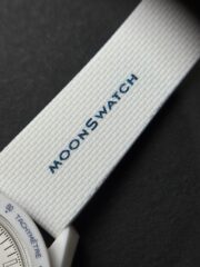 OMEGA X SWATCH MOONSWATCH – SNOOPY MOONPHASE EDITION - Image 7