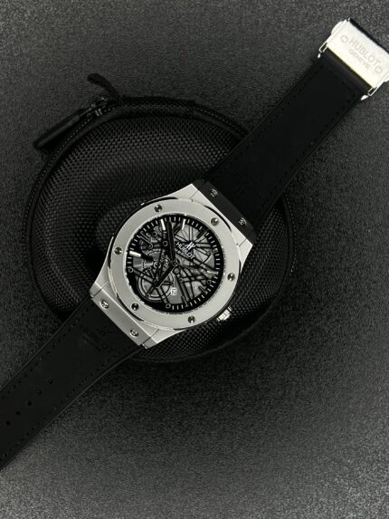 𝐇𝐮𝐛𝐥𝐨𝐭 Big Bang Spider Edition Artificial Leather Black Belt And White Dial
